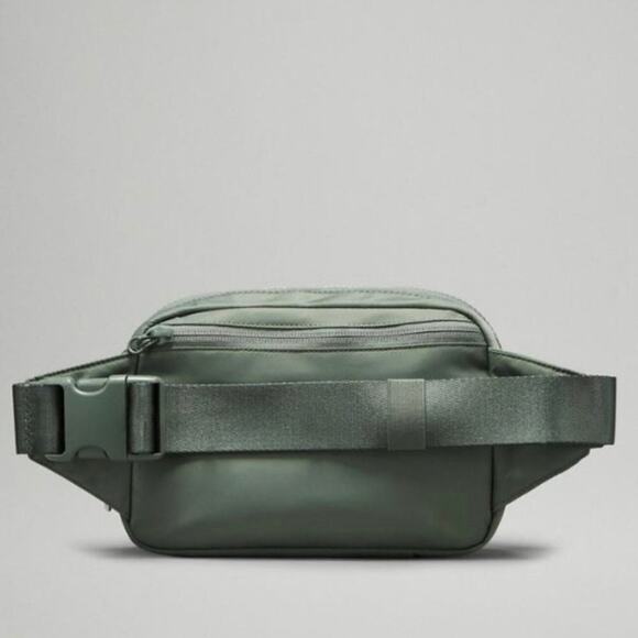 Lululemon Everywhere Belt Bag 1L 2L Utility Green Crossbody Fanny Pack NEW - Picture 2 of 13